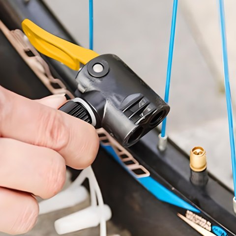 Pompka nożna dwutłokowa do samochodu roweru z manometrem 10 BAR