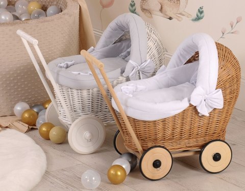 Wiklinowy wózek dla lalek pchacz z białą pościelką i miękką wyściółką- naturalny