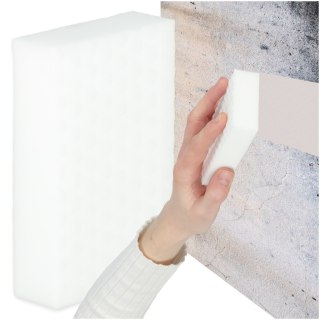 Magiczna gąbka z melaminy usuwa trudne plamy