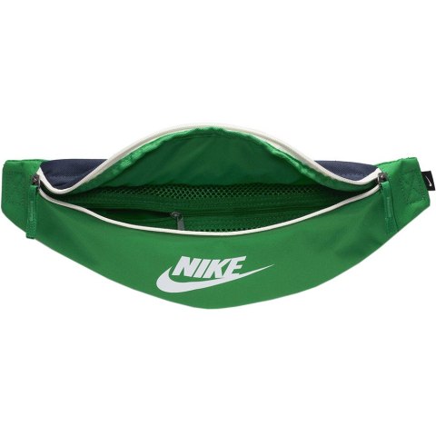 ND05_S7720 BA5750 311 Saszetka Nike Heritage Hip Pack zielona BA5750 311