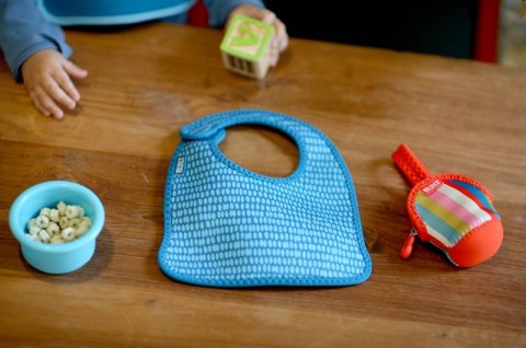 ND38_BBY-MMBB-DRB BUILT Mess Mate - 2 śliniaki dla dzieci (Dribble Dots Blue)