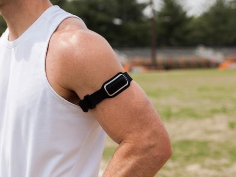 ND38_GB40139 Griffin Sleep Sport Band - Sportowa opaska na rękę do Fitbit Jawbone i Sony SmartBand (czarny)