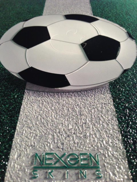 ND38_IMAC270026 Nexgen Skins - Zestaw skórek na obudowę z efektem 3D iMac 27 (On the Field 3D)