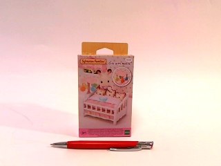 SYLVANIAN Łóżeczko z karuzelką 05534