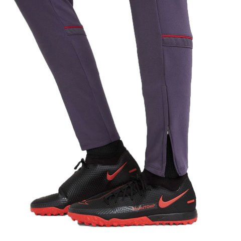 ND05_S8352-S CV2665 573 Spodnie damskie Nike Dri-FIT Academy fioletowe CV2665 573 r.S