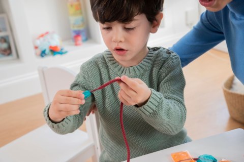 ND19_MLZ75010 Zestaw do nawlekania - 32 elementy