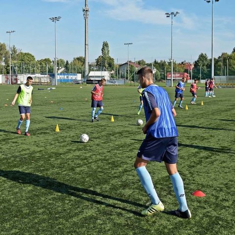 ND05_P5361 100042 Pachołek z otworami Yakima Sport 23 cm czerwony 100042