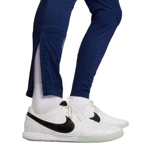 ND05_S10038-S DC9159 492 Spodnie męskie Nike Therma-Fit Strike Pant Kwpz Winter Warrior granatowe DC9159 492 r.S