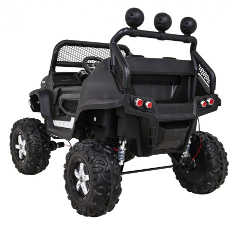 ND28_13124_PA_JL199_CZ Pojazd Mercedes BENZ UNIMOG Czarny