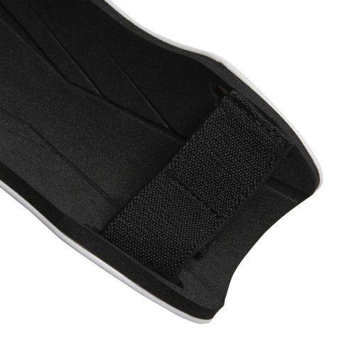 ND05_O2725-L HN5605 Ochraniacze piłkarskie adidas Tiro Training SG biało-czarne HN5605 r.L