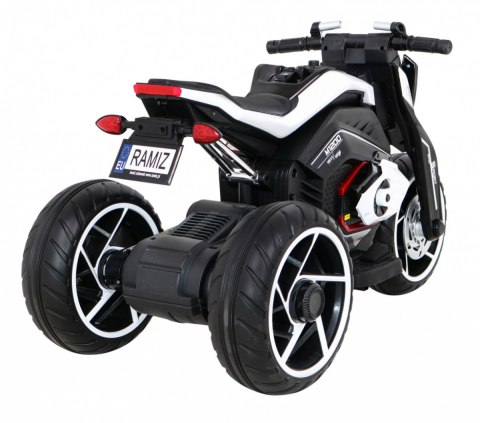 ND28_12284_PA_LL8001-A_BIA Motor Future Motor Biały