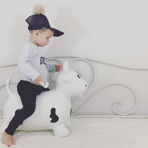 ND31_J06_007_0_1 Skoczek gumowy dla dzieci BYCZEK 55 cm biały do skakania z pompką