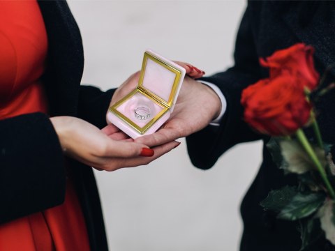 Kasetka alabastrowa kwadratowa 6x6cm (w pudełku)