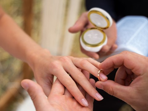 Kasetka alabastrowa okrągła 6cm (w pudełku)