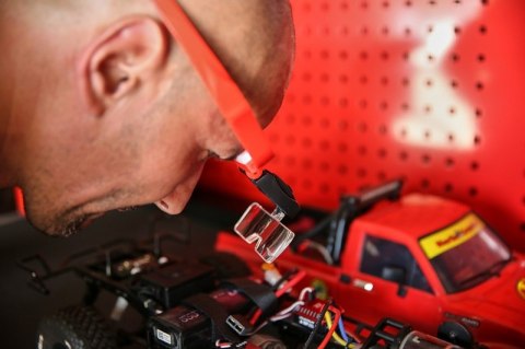 SOCZEWKA Z OŚWIETLENIEM MOCOWANA NA GŁOWIE