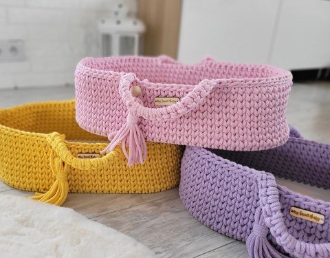 Kosz Mojżesza BOHO bawełniany nosidełko dla lalek z drewnianą kołyską - różowy