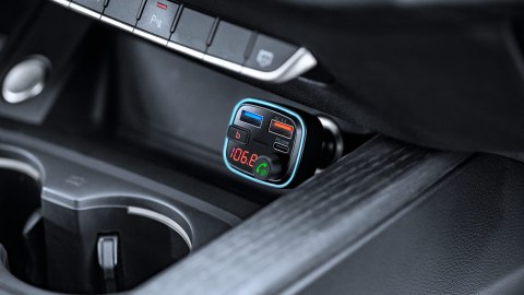 Transmiter samochodowy FM z funkcją bluetooth