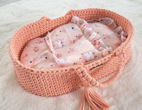 Kosz Mojżesza BOHO bawełniany nosidełko dla lalek z drewnianą kołyską - brzoskwinia