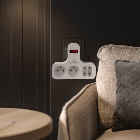 Gniazdko prądowe Maclean, Poczwórne z wyłącznikiem, Nóżką stabilizującą, Typu E, 2x2,5A, 2x16A, MCE224