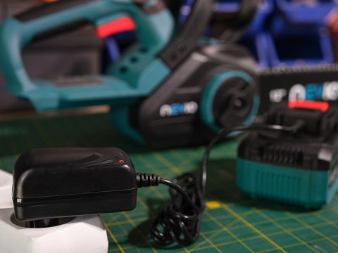 Ładowarka NEVIQ 4.0Ah 20V