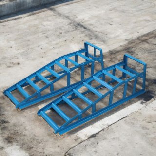 Rampy samochodowe stalowe 1500 kg antypoślizgowe szerokość 24 cm komplet