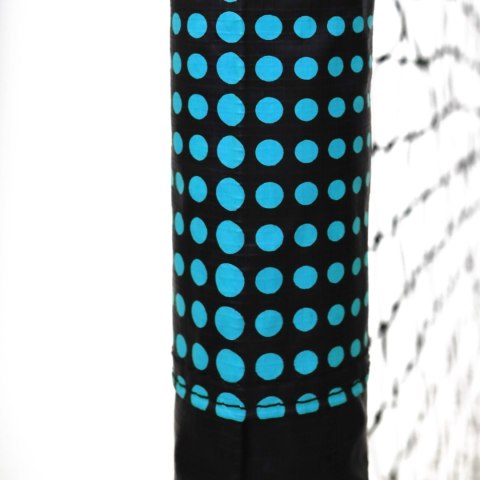 Duża metalowa bramka piłkarska z siatką treningową do gry w piłkę nożną 300x200x120 cm czarno-niebieska