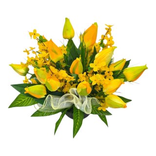 Stroik na cmentarz kwiaty tulipany na grób pomnik wzór wiosenny