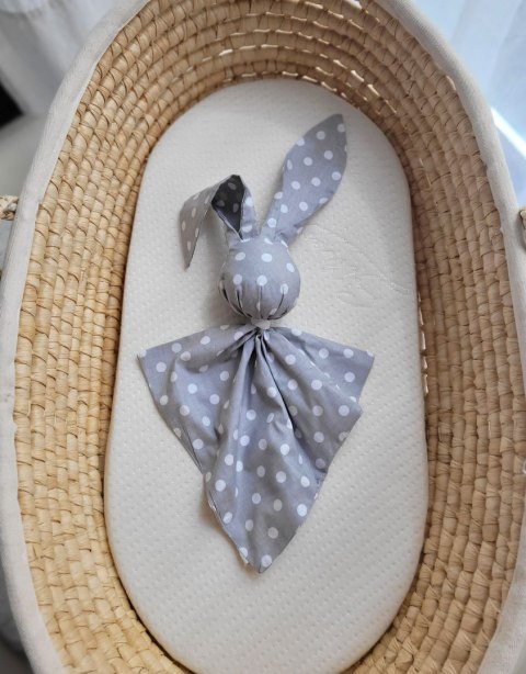 Miękka przytulanka DOUDOU kocyk króliczek z bawełny - Grochy na szarym