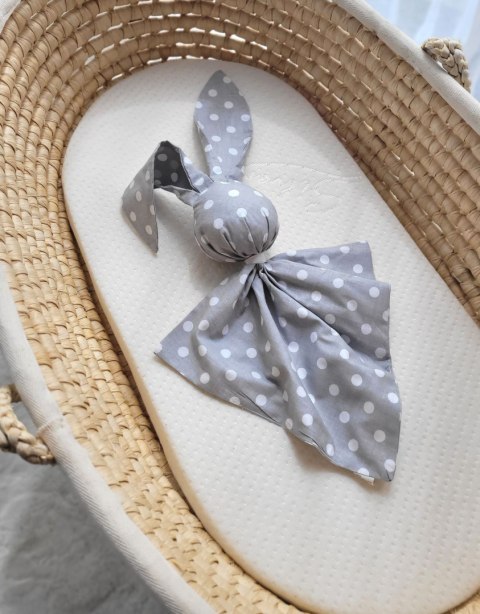 Miękka przytulanka DOUDOU kocyk króliczek z bawełny - Grochy na szarym