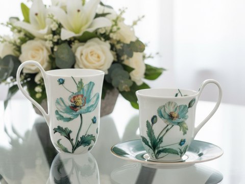 Kubek - L. Lozano, Lady`s Floral Symphony (CARMANI)