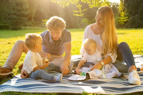 LEKKI KOCYK MINKY 75 x 100 SZARY KWIATY