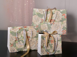 Kpl. 10 torebek ozdobnych, dużych