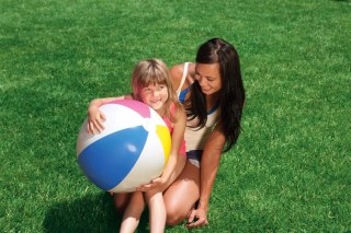 Dmuchana piłka plażowa o średnicy 61 cm INTEX 59030