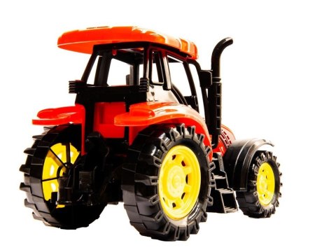 Traktor z cysterną do oprysków