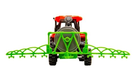 Traktor z cysterną do oprysków