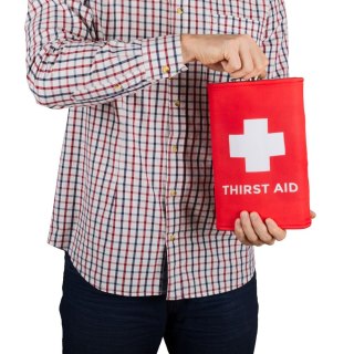 Gigantyczna Piersiówka Thirst Aid dla chłopaka