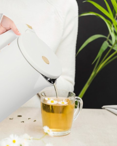 Czajnik elektryczny bezprzewodowy turystyczny 1500W 1.7l obrotowy biały