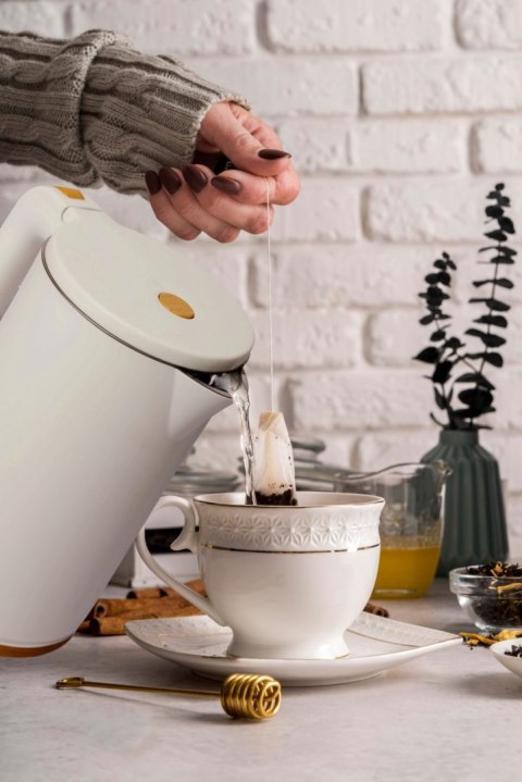 Czajnik elektryczny bezprzewodowy turystyczny 1500W 1.7l obrotowy biały