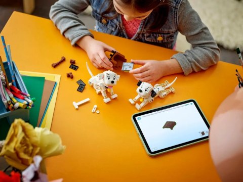 43271 - LEGO Disney - 101 dalmatyńczyków — Szczeniaczki Szczęściarz i Penny