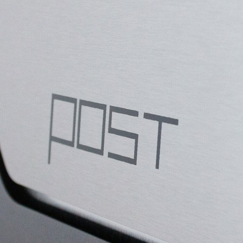 Naścienna Skrzynka Pocztowa na listy nowoczesna i stylowa z napisem POST