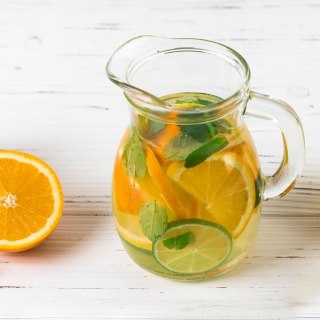 Dzbanek szklany do napojów z uchwytem 250 ml