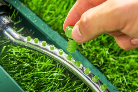 Zraszacz oscylacyjny, powierzchnia zraszania 13 x 18 m, 16 dyszy zraszających, igła do udrażniania dysz