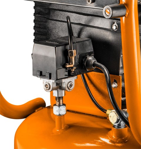 Kompresor olejowy pionowy 40 l, 230V