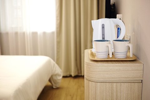 AD 1272 Czajnik plastikowy 1,0 l