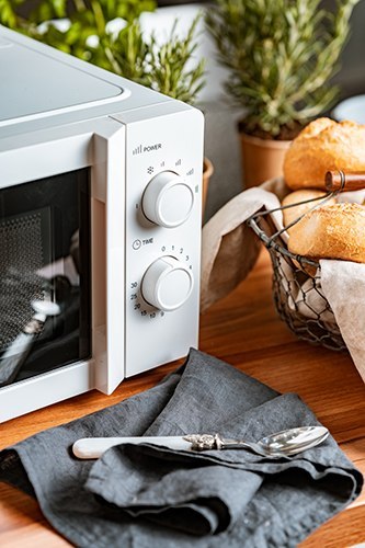 AD 6205 Kuchenka mikrofalowa 20 l