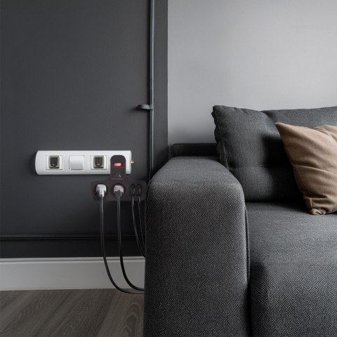 Gniazdko prądowe Maclean, Poczwórne z wyłącznikiem, nóżką stabilizującą, Typu E, 2x2,5A, 2x16A, MCE224 E/B