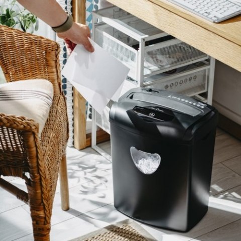 AD 1038 Black Niszczarka do dokumentów