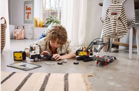 Klocki technic 42175 ciężarowka volvo fmx i koparka ec230 electric