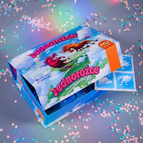 Gra jednorożce. pojedynek w chmurach