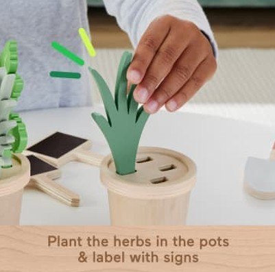Wooden mały ogrodnik zestaw drewnianych roślin i narzędzi
